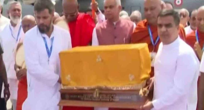 ධාතූන් වහන්සේ රැගත් ගුවන් යානය දිවයිනට